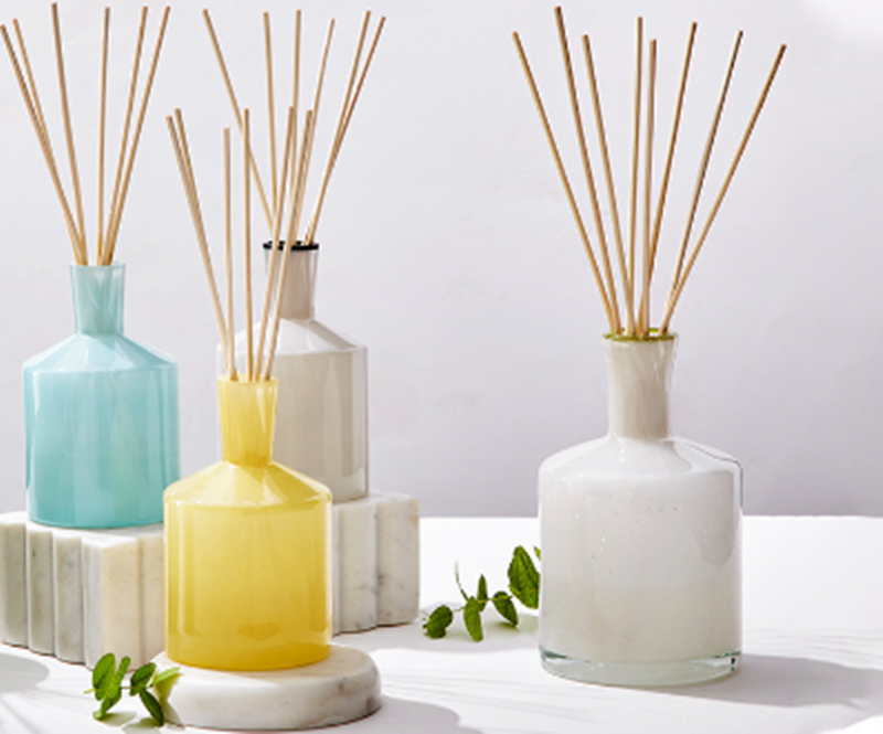 La différence entre les diffuseurs à roseaux et les diffuseurs de bougies traditionnels