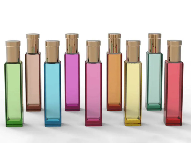 Comment enlever le couvercle de la bouteille de parfum?