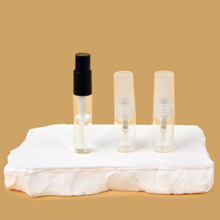 Qu'est-ce qui rend les bouteilles de parfum en pulvérisation essentielles pour l'emballage de parfum moderne?