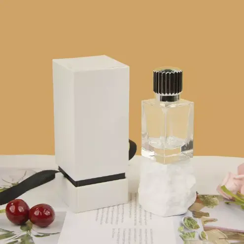 Flacons de parfum en spray de 30 ml avec boîtes